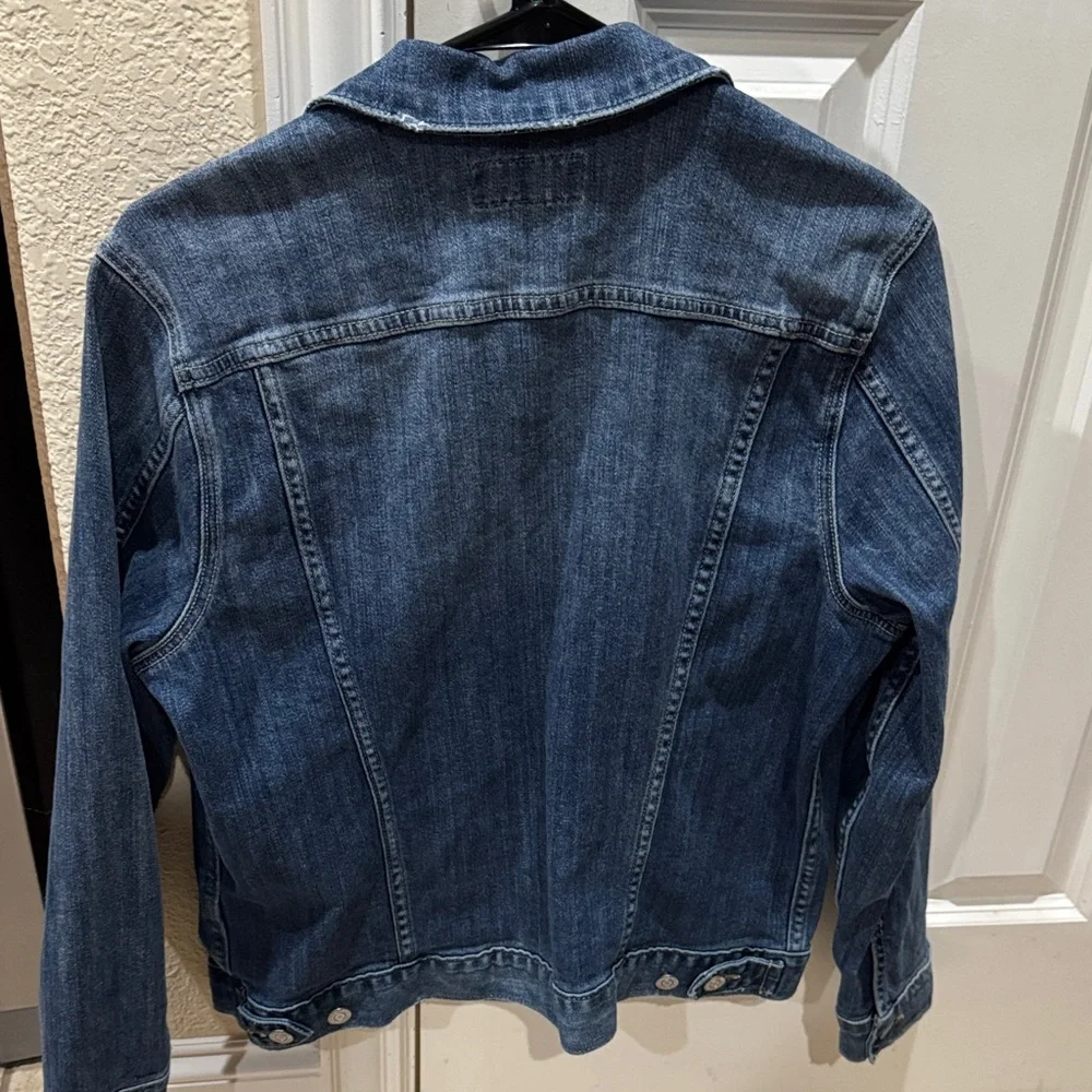 Lucky Brand Women’s Classic Blue Jean Jacket - Picture 5 of 8